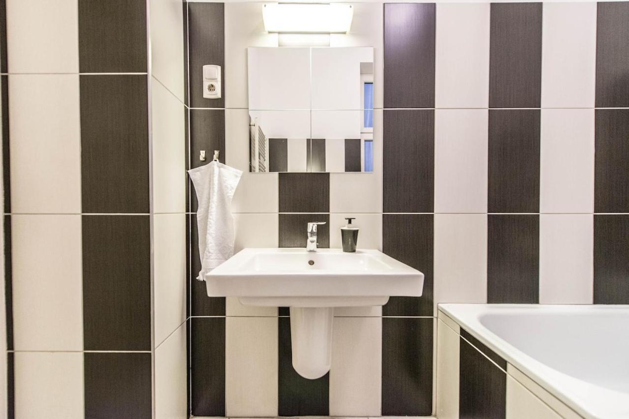 Bourgeois Elegance In The Heart Of Budapest Bagian luar foto