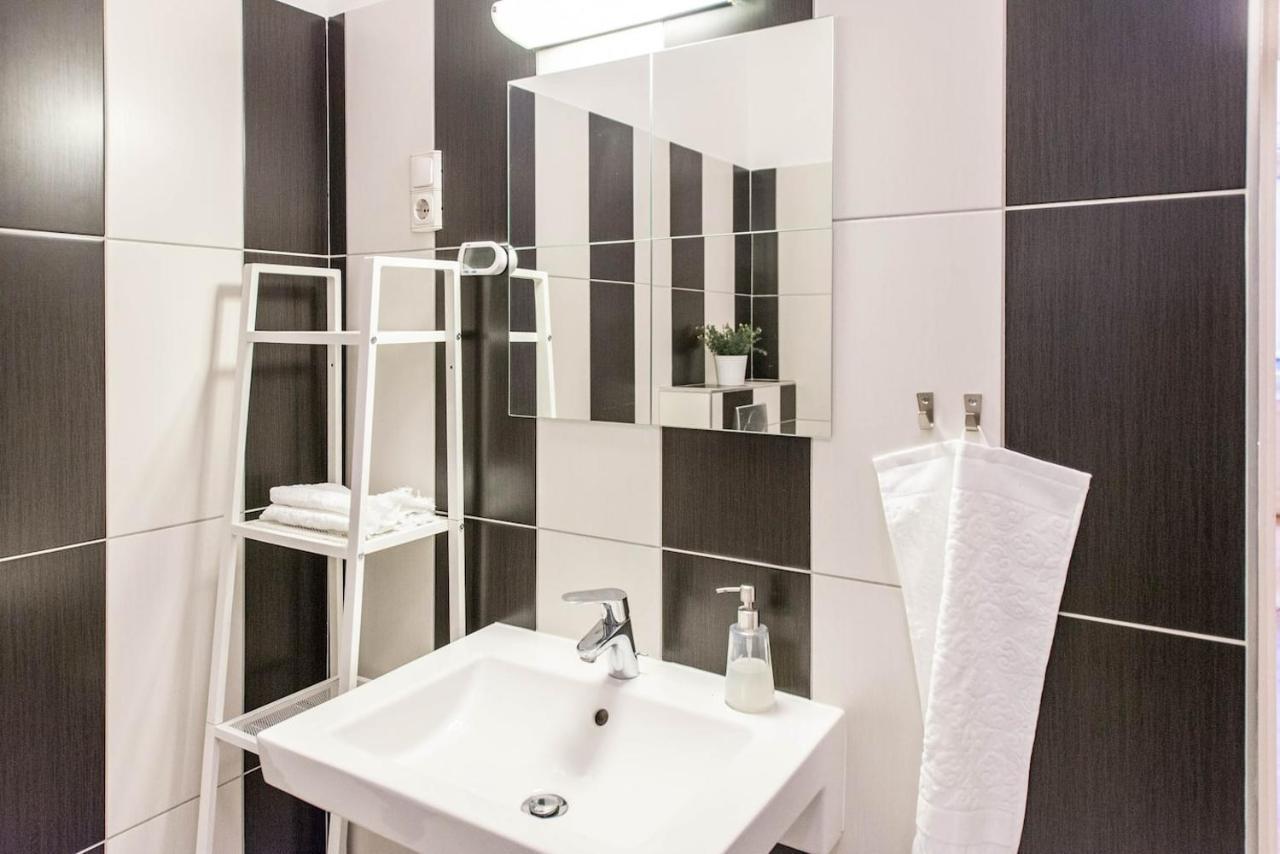 Bourgeois Elegance In The Heart Of Budapest Bagian luar foto