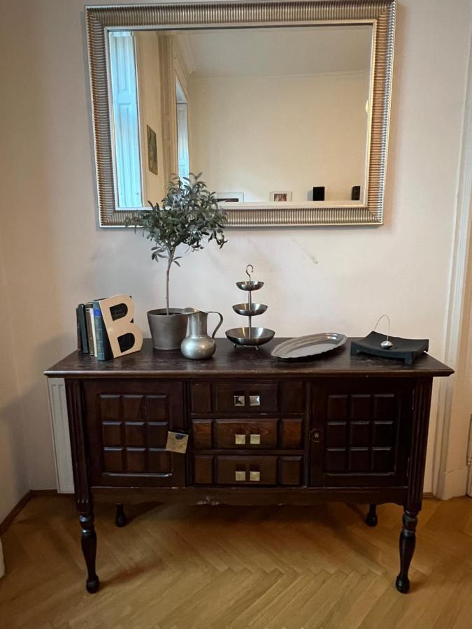 Bourgeois Elegance In The Heart Of Budapest Bagian luar foto