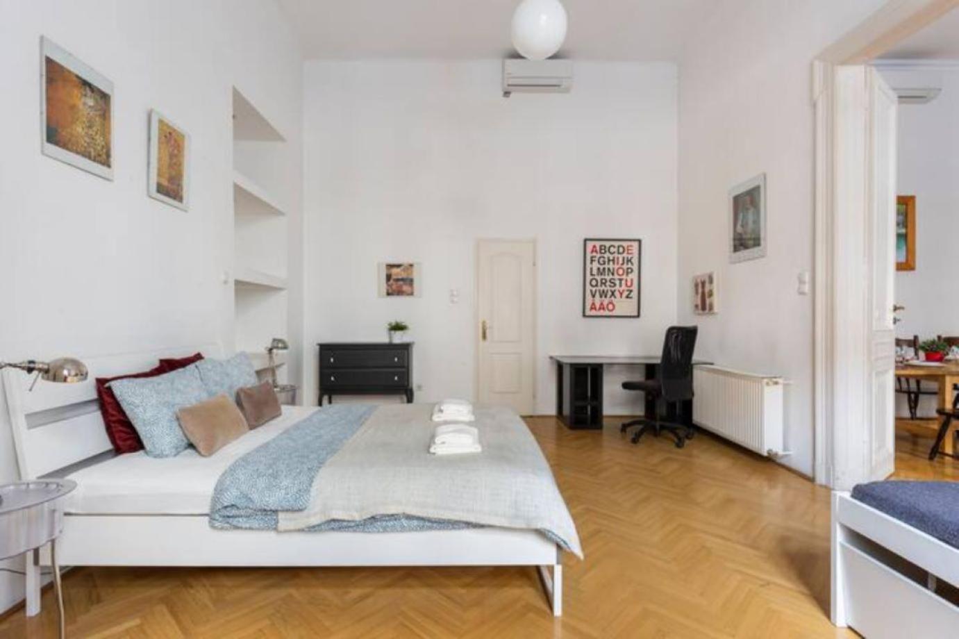 Bourgeois Elegance In The Heart Of Budapest Bagian luar foto