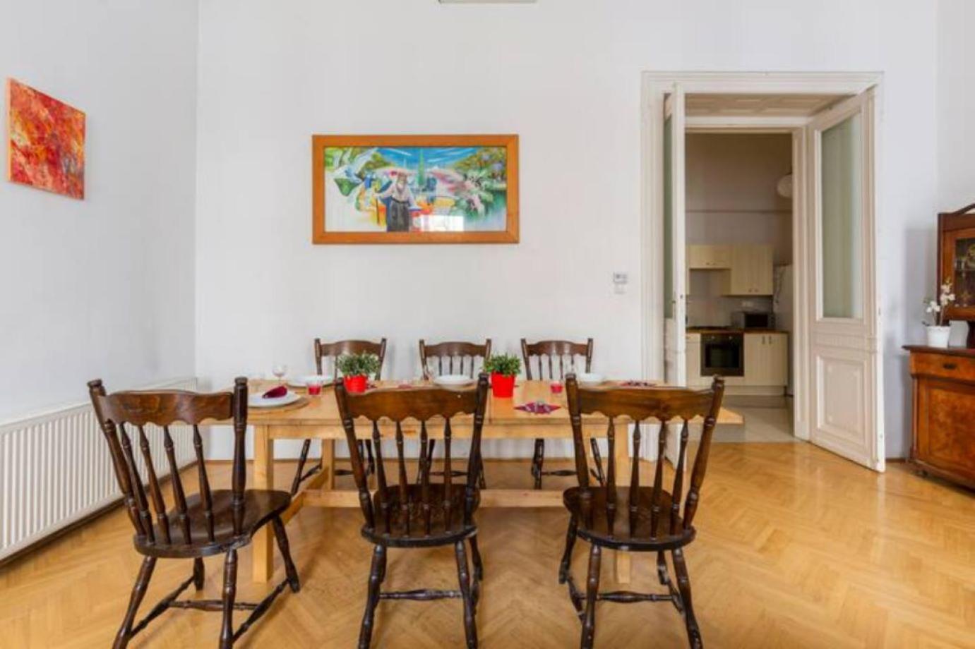 Bourgeois Elegance In The Heart Of Budapest Bagian luar foto