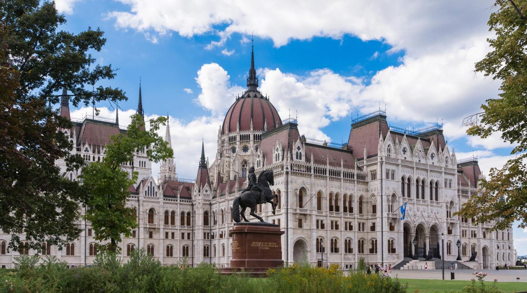 Bourgeois Elegance In The Heart Of Budapest Bagian luar foto