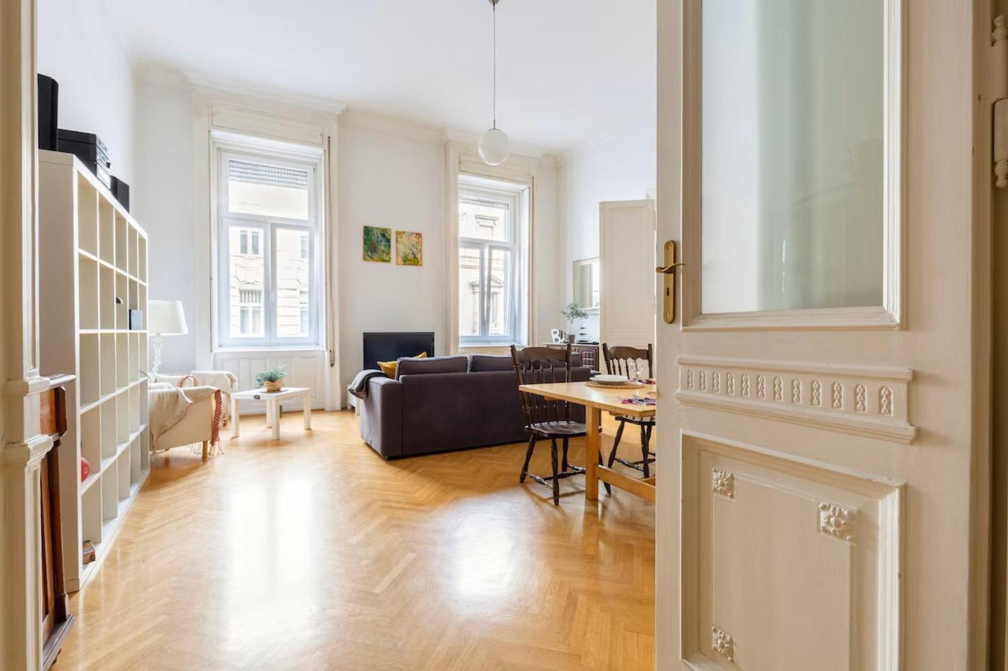 Bourgeois Elegance In The Heart Of Budapest Bagian luar foto