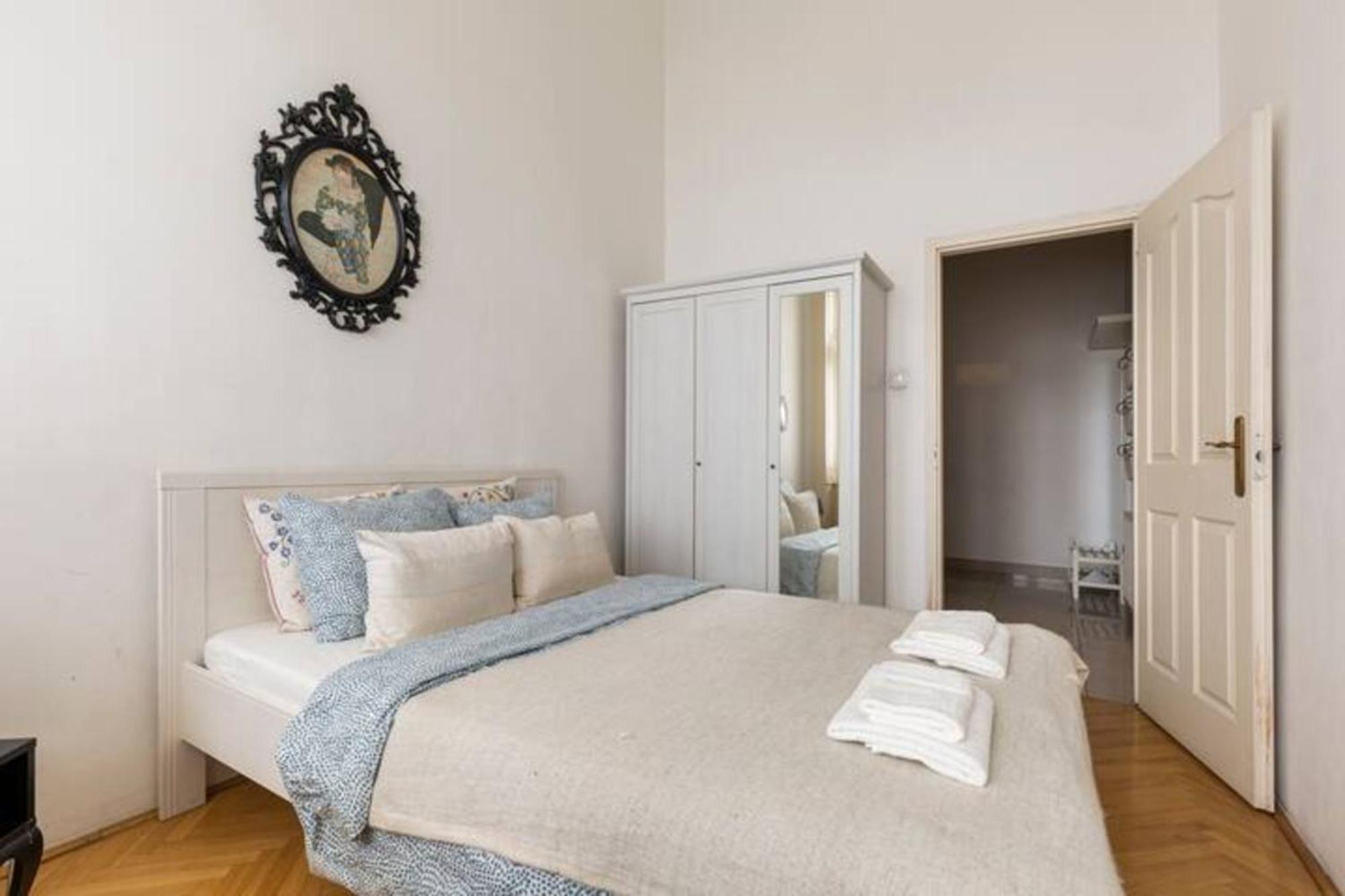 Bourgeois Elegance In The Heart Of Budapest Bagian luar foto